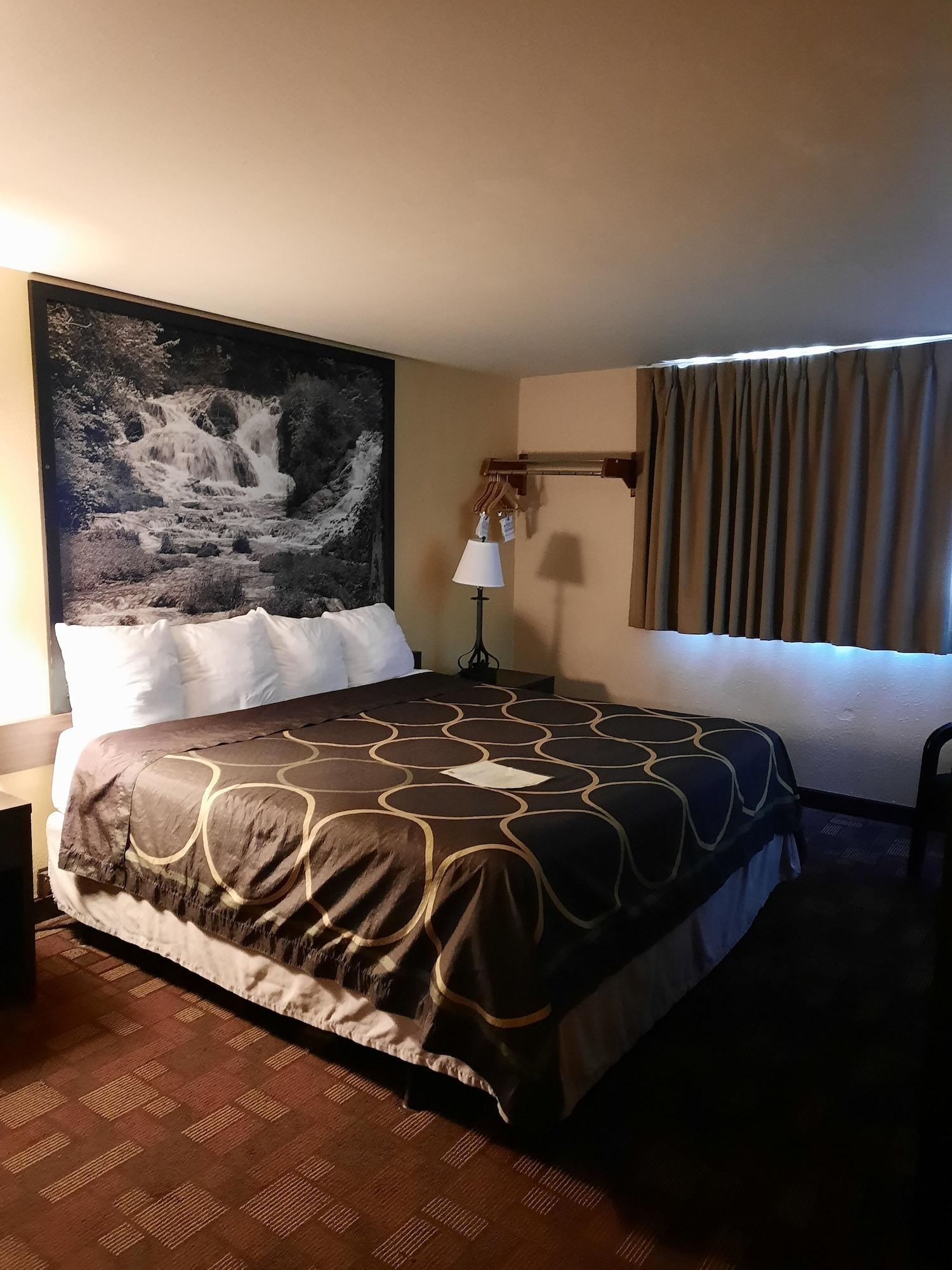 Motel Super 8 By Wyndham Watertown